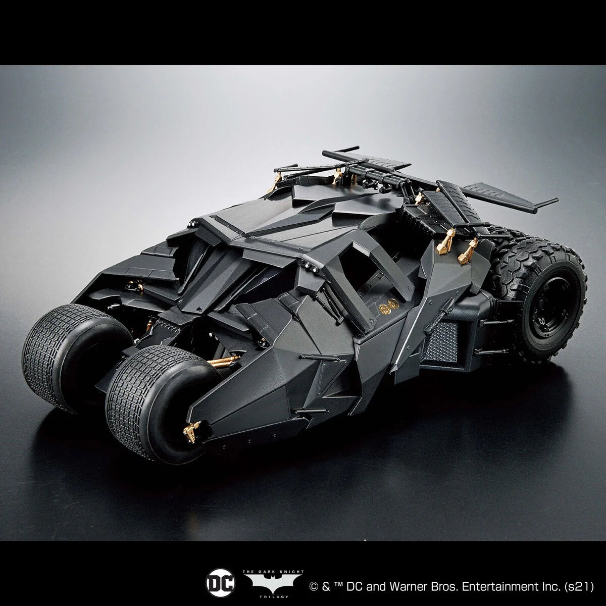 BATMOBILE (BATMAN BEGINS) 1/35